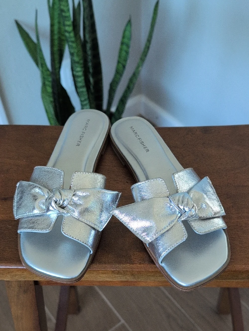 Marc Fisher Finey Silver Bow Slide Sandals - Women's Metallic Slip-On 8 - Picture 1 of 7